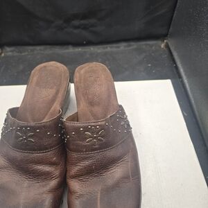 White Mountain Brown Leather Mules with‎ Floral Cutouts